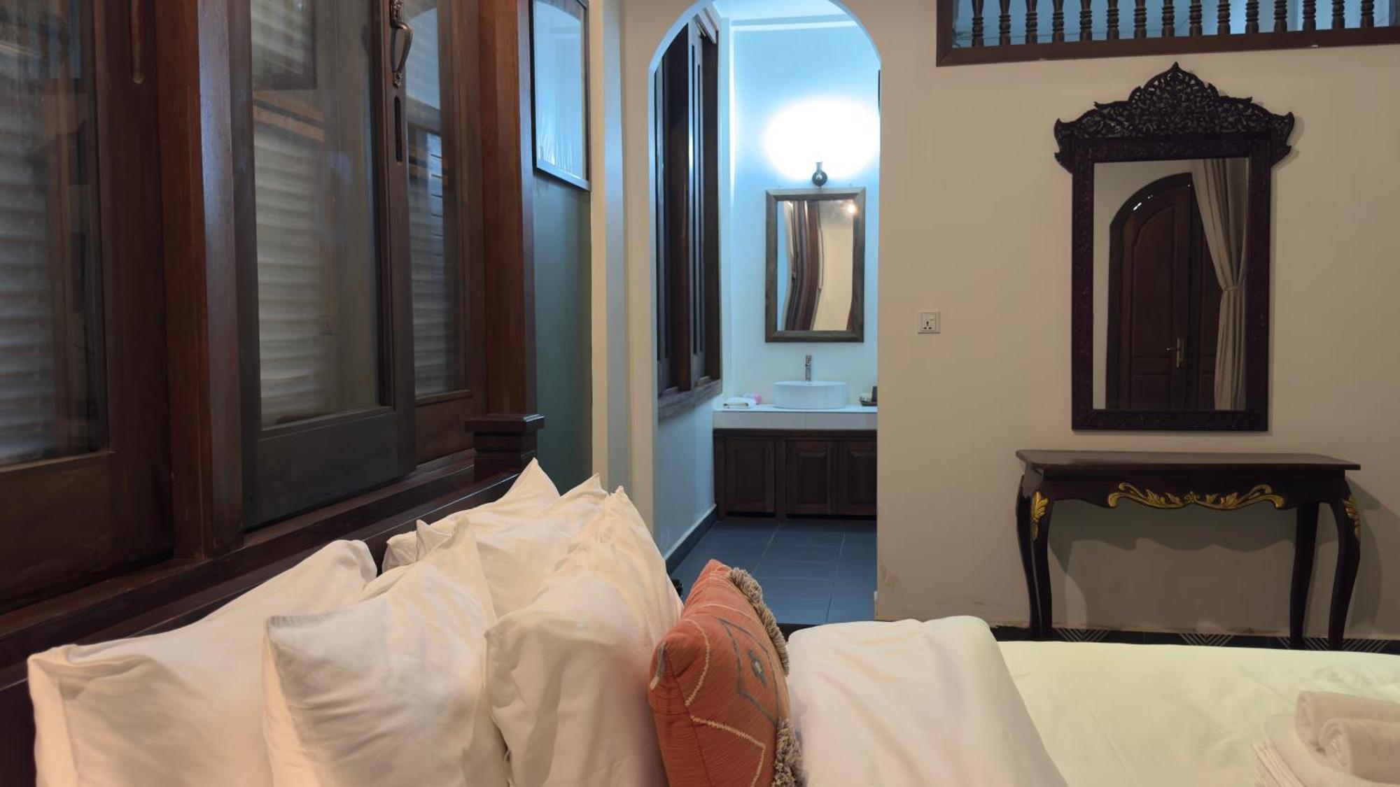 The J Break Boutique Hotell Kampot Exteriör bild