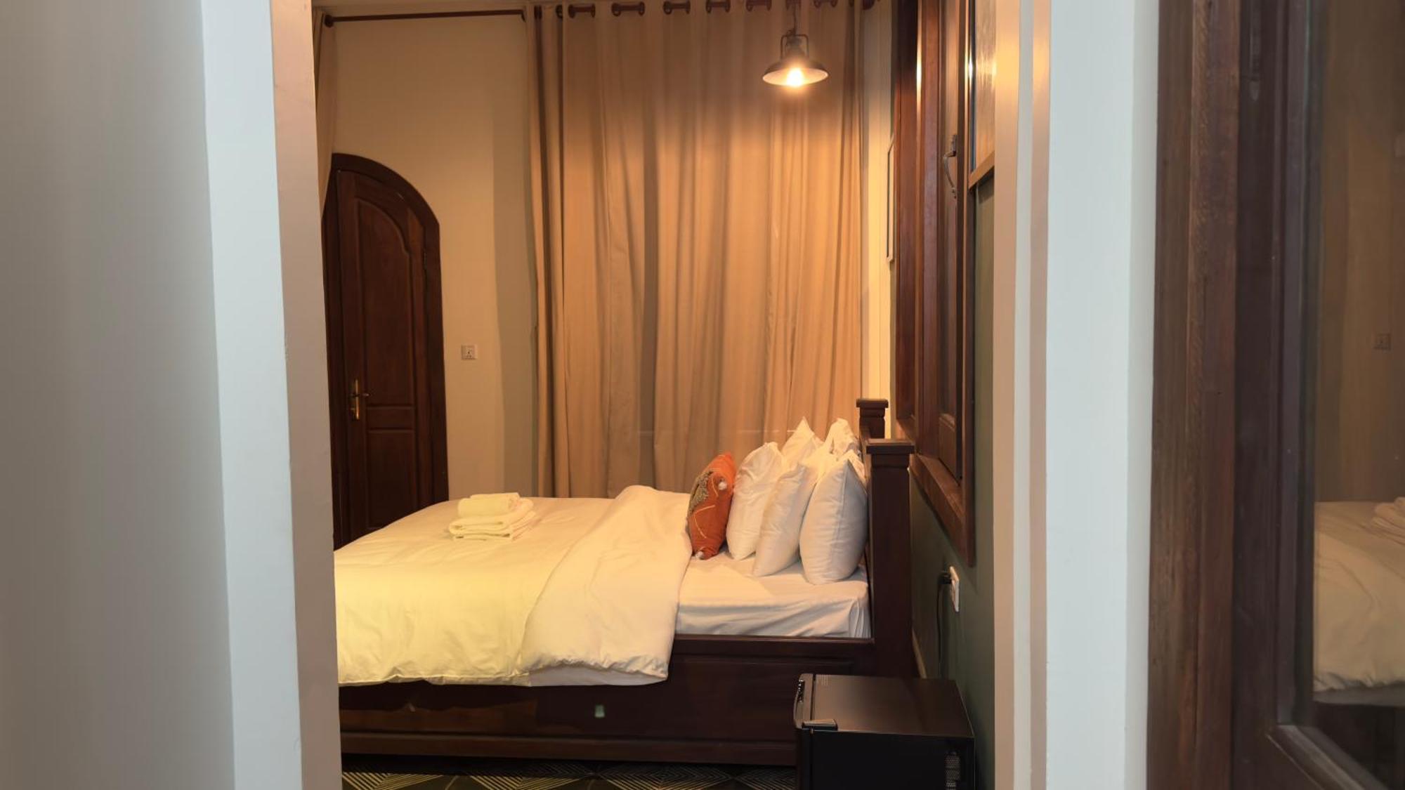 The J Break Boutique Hotell Kampot Exteriör bild