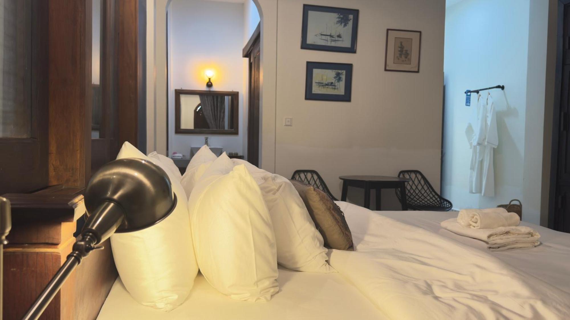 The J Break Boutique Hotell Kampot Exteriör bild